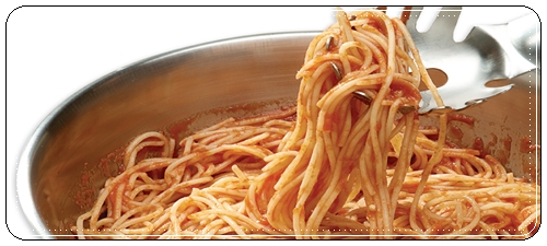 Espagueti rojo con crema