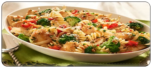Espaguetis en Salsa Blanca de Pollo y Vegetales Fritos