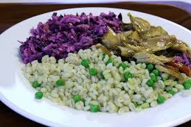 Ensalada Rusa con Arroz con Longaniza y Churrasco