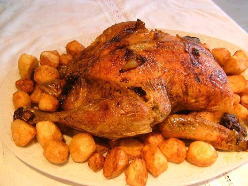 Pollo al horno relleno de manzana