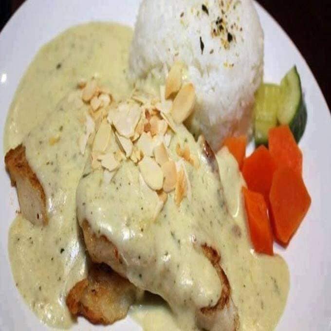 Chicken in almond cream