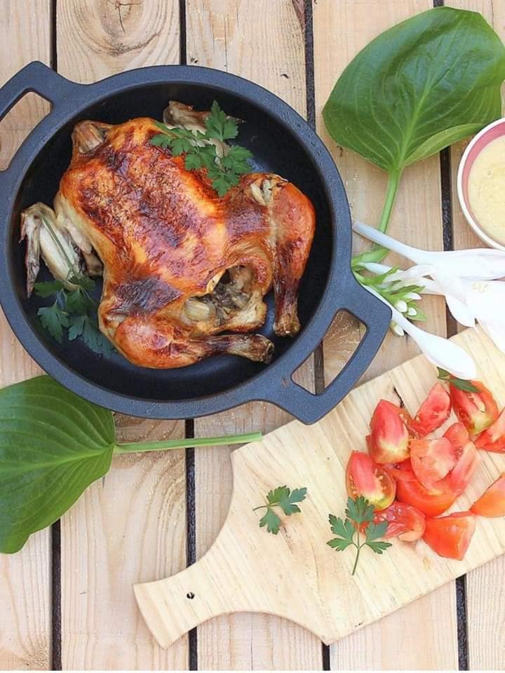 Roast chicken with onion and peach puree