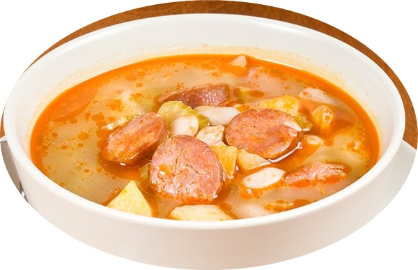 Sopa de salchicha y pollo