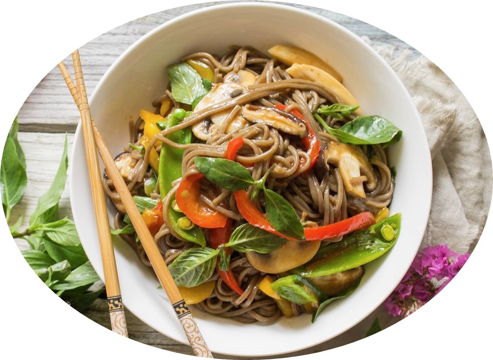 Sopa de fideos soba con verduras y setas