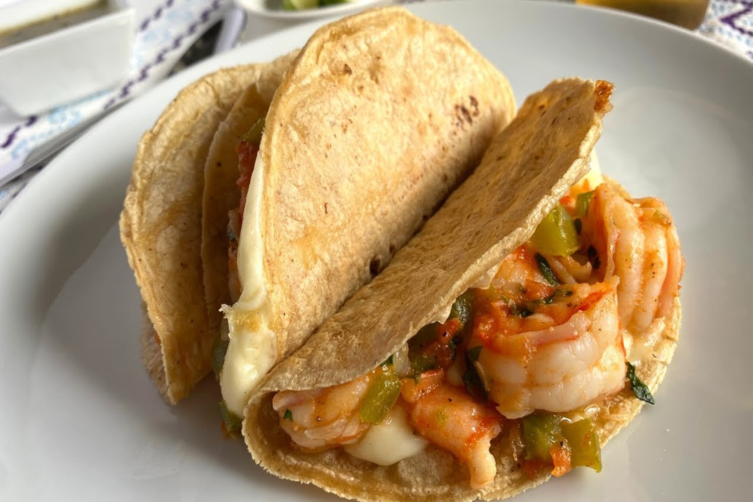 Tacos de camarón con queso